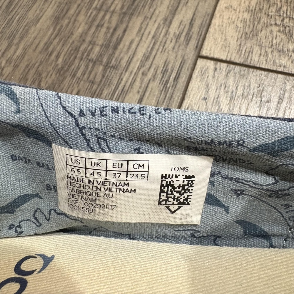 TOMS Oceana Shoes Womens Size 6.5‎ Blue Whale Print Canvas Slip On Flats - Picture 9 of 9